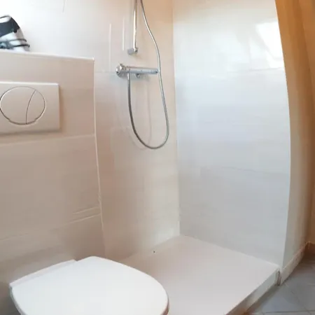 Restaurant Baumhaus فندق مبيت وإفطار 3*